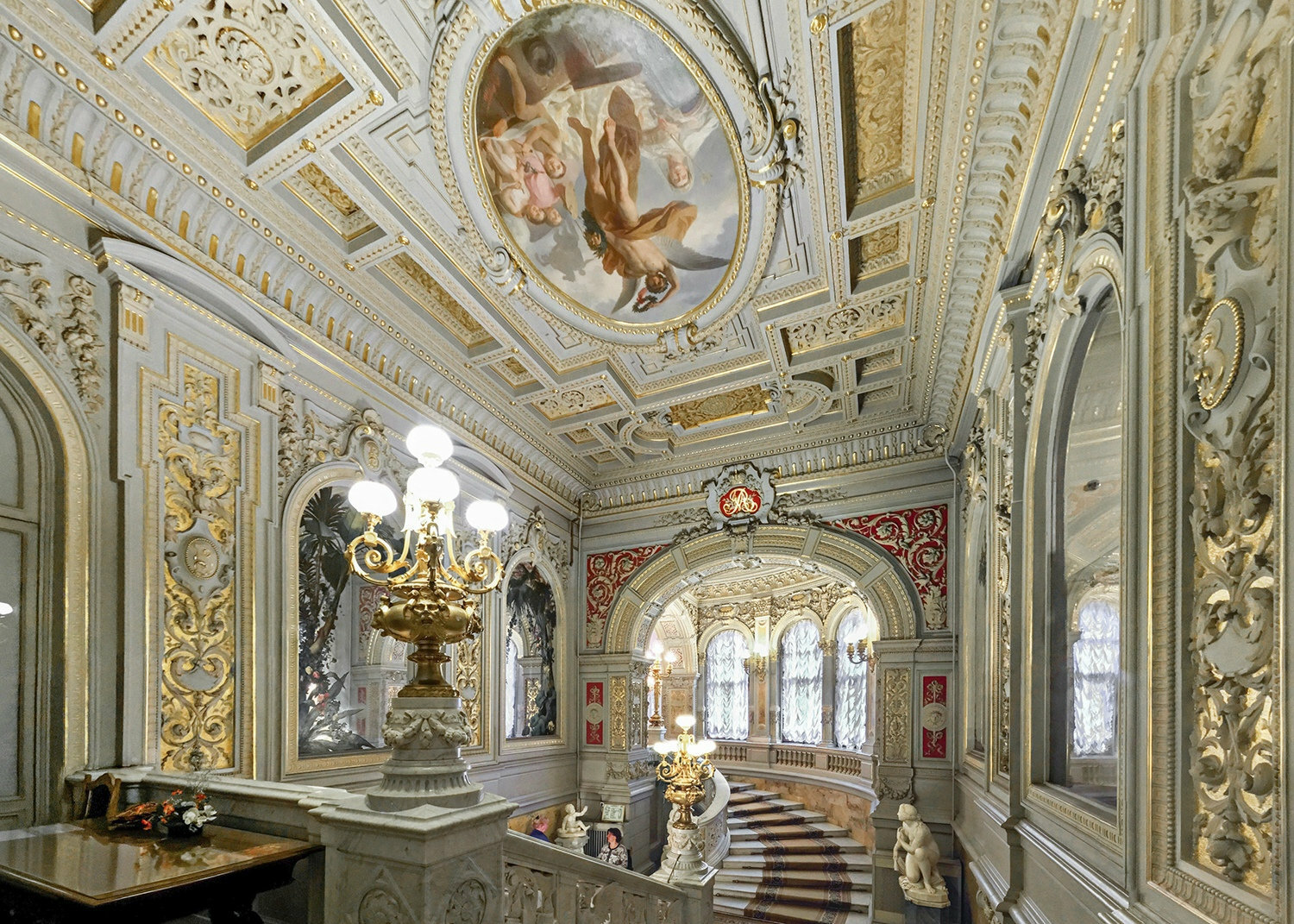 <span style="font-weight: bold;">Авторская экскурсия по Владимирскому дворцу с посещением секретных комнат</span><br>