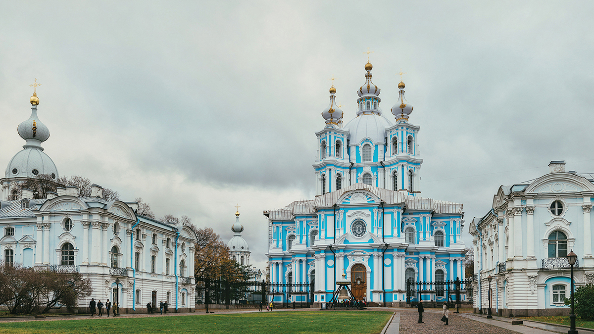 Парк смольного собора фото